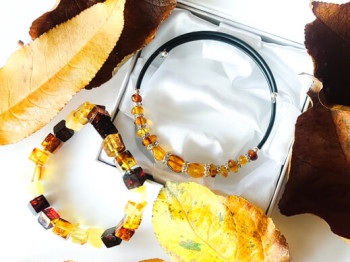 Jantár a šperky, ktoré patria k jeseni