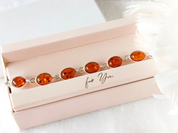 Jantárový šperk, ktorý rozžiari jej deň